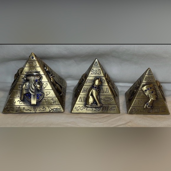 Source Unknown Other - Set Of 3 Metal Etched Egyptian Pyramids Paperweight Decor Egypt Pharaohs Cat